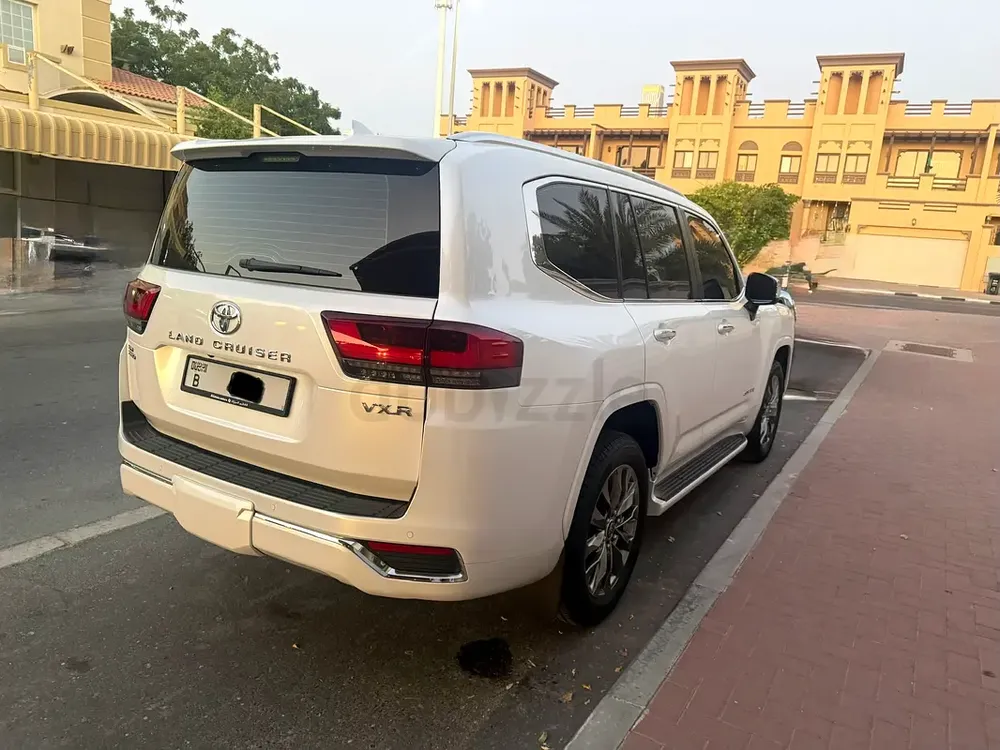 Toyota Land Cruiser VXR Twin Turbo 2023 100% Accident Free  Full Agency Maintained - Image 4