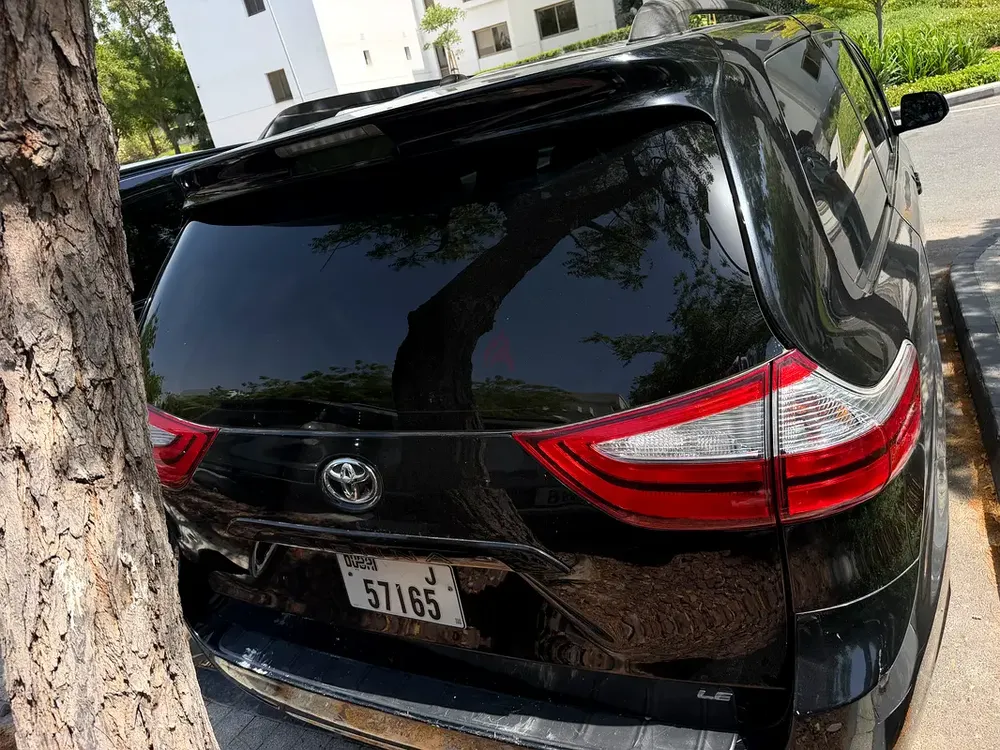 Toyota Sienna SE 2014 | Sporty Design | Well Maintained - Image 4