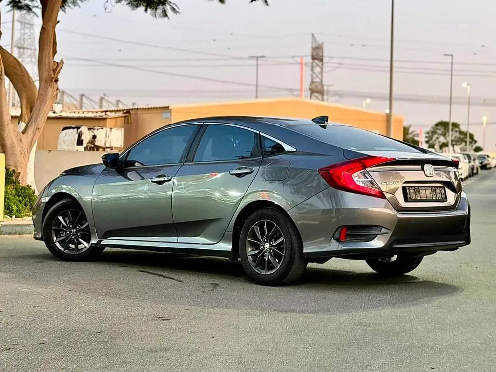 Honda Civic 2021 LXi - GCC Specs - Excellent Condition - Image 4