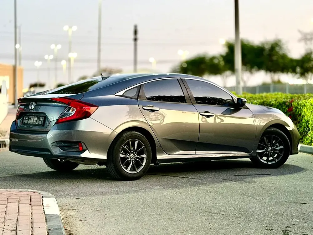 Honda Civic 2021 LXi - GCC Specs - Excellent Condition - Image 5