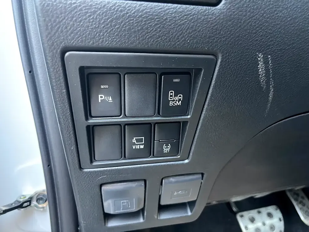 2026 Toyota Hilux GR Sport petrol - GCC S - Image 19