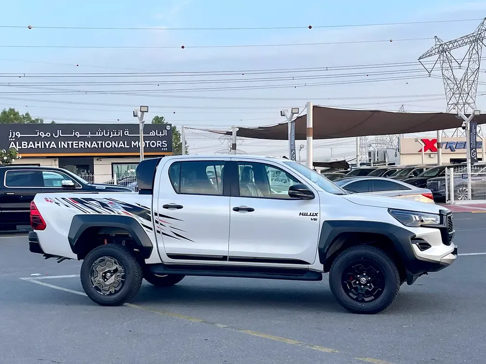2026 Toyota Hilux GR Sport petrol - GCC S - Image 4