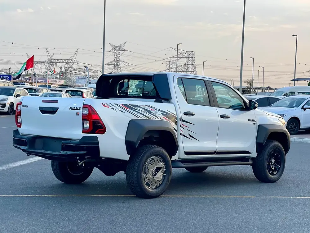 2026 Toyota Hilux GR Sport petrol - GCC S - Image 5