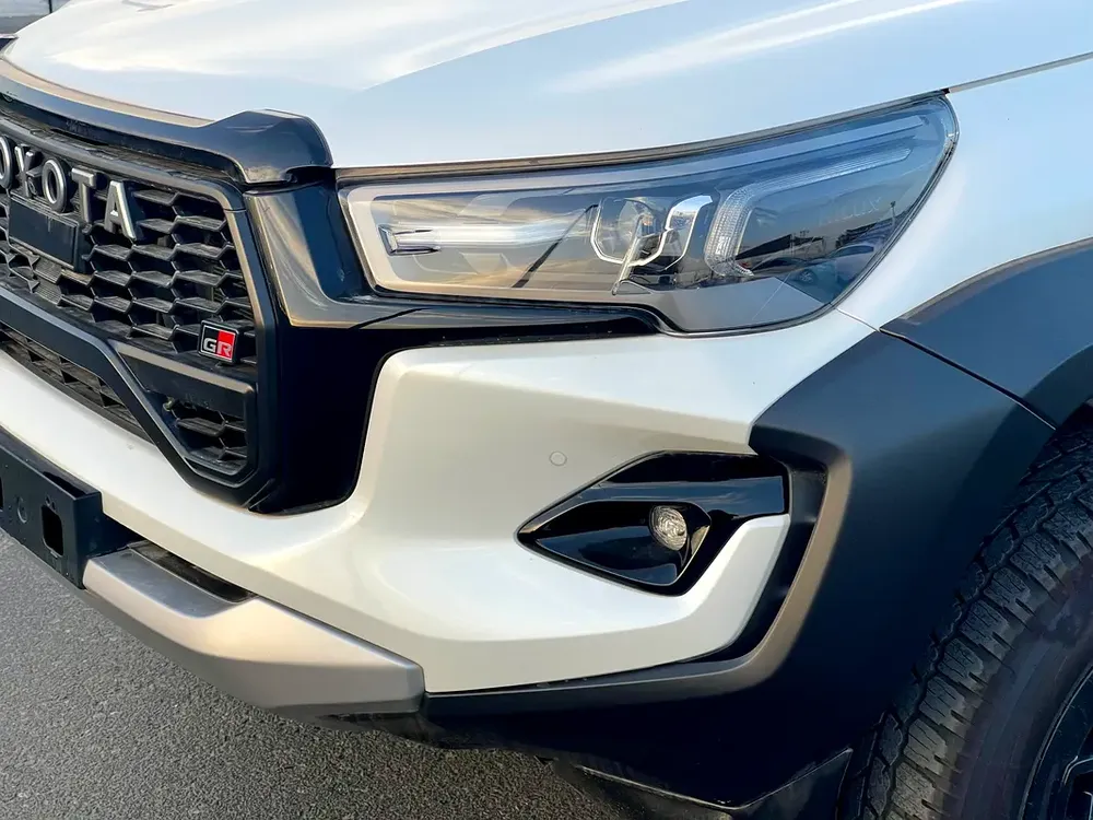 2026 Toyota Hilux GR Sport petrol - GCC S - Image 9