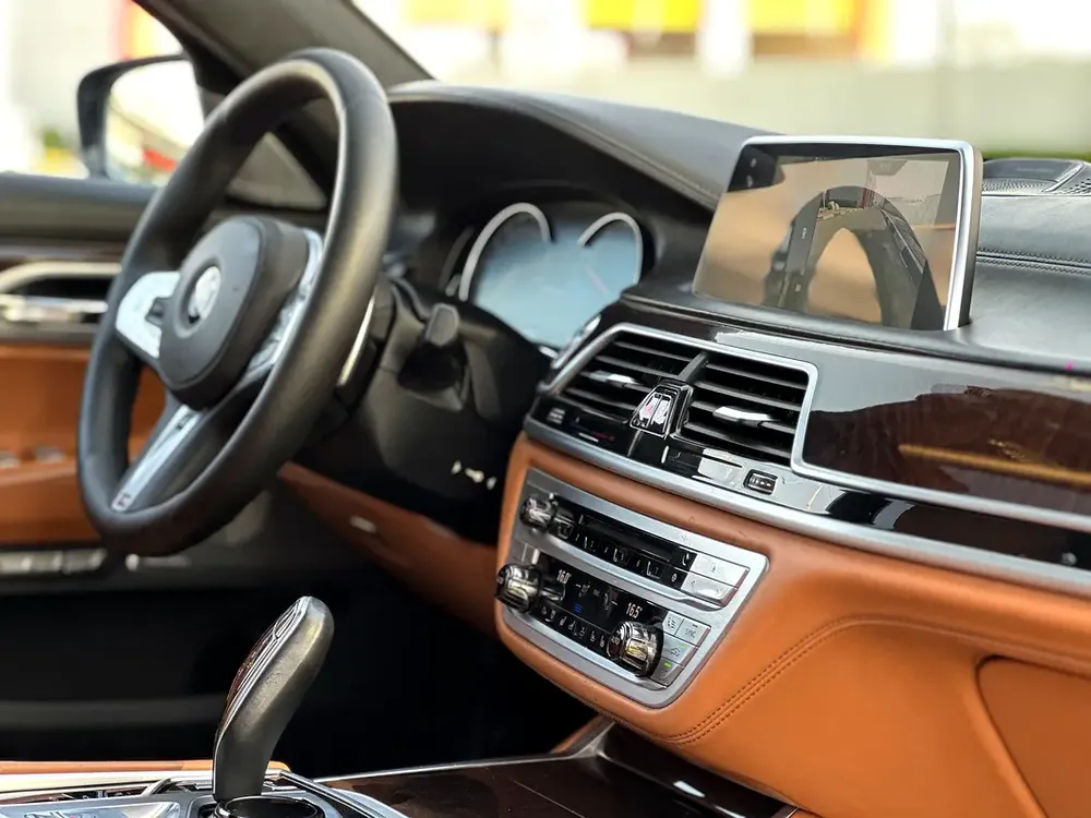 BMW 760Li xDrive M Sport 2018 (GCC – Low Mileage – M Sport Package – Excellent Condition) - Image 11