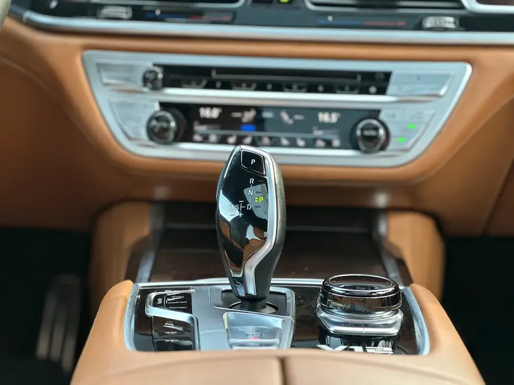 BMW 760Li xDrive M Sport 2018 (GCC – Low Mileage – M Sport Package – Excellent Condition) - Image 17