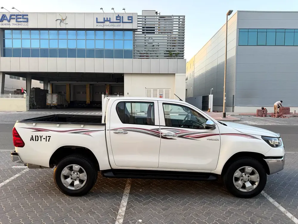 Toyota Hilux Double Cab DLX 2022 - GCC Specs Diesel 4X4 - Image 11