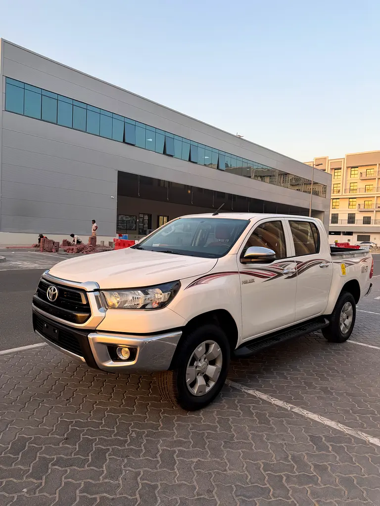 Toyota Hilux Double Cab DLX 2022 - GCC Specs Diesel 4X4 - Image 12