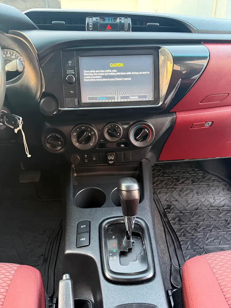 Toyota Hilux Double Cab DLX 2022 - GCC Specs Diesel 4X4 - Image 13