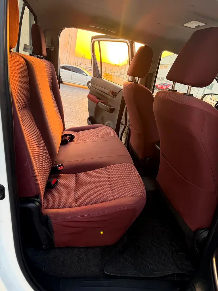 Toyota Hilux Double Cab DLX 2022 - GCC Specs Diesel 4X4 - Image 15