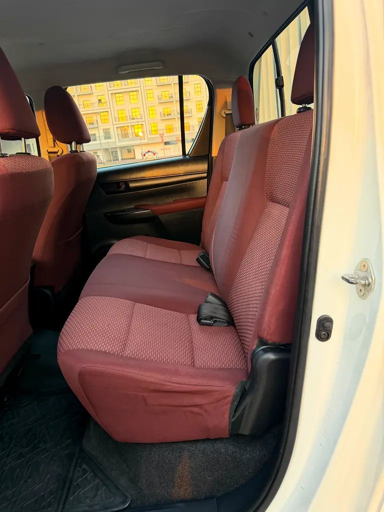 Toyota Hilux Double Cab DLX 2022 - GCC Specs Diesel 4X4 - Image 17