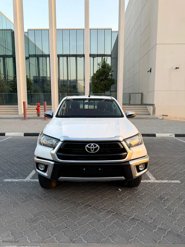 Toyota Hilux Double Cab DLX 2022 - GCC Specs Diesel 4X4 - Image 6