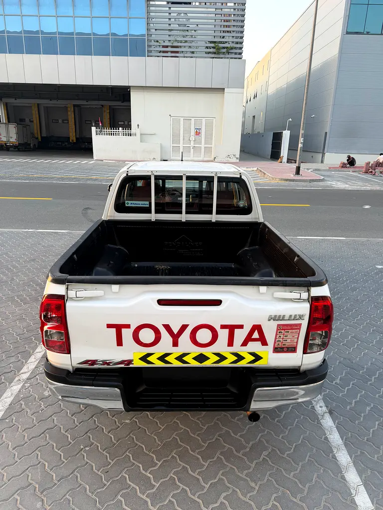 Toyota Hilux Double Cab DLX 2022 - GCC Specs Diesel 4X4 - Image 7