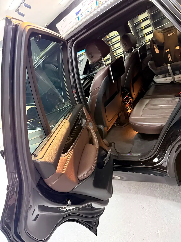 BMW X5 xDrive35i M Sport 2018 | GCC Specs | Pristine Condition - Image 17