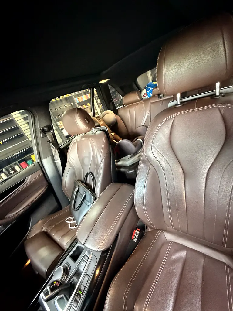 BMW X5 xDrive35i M Sport 2018 | GCC Specs | Pristine Condition - Image 18