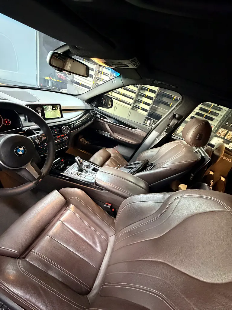 BMW X5 xDrive35i M Sport 2018 | GCC Specs | Pristine Condition - Image 19
