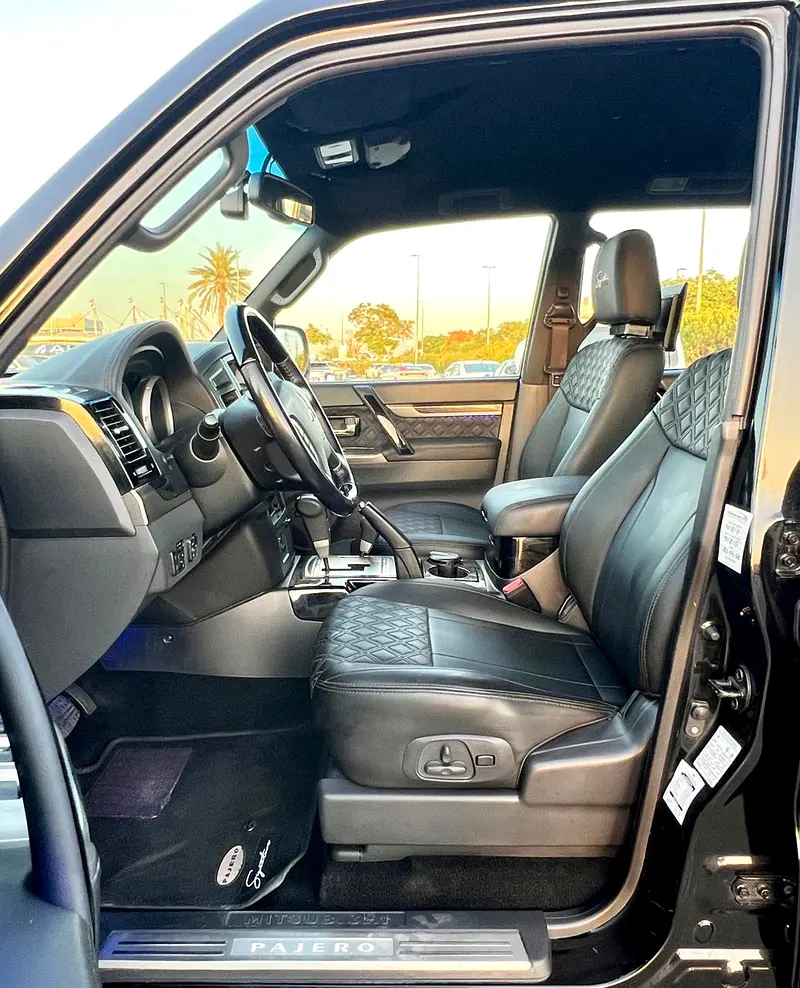 MITSUBISHI PAJERO SIGNATUE 2020 GCC - Image 8