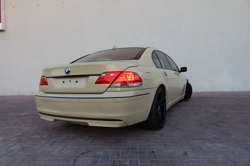 BMW 7-Series 740i 2007 | GCC Specs | Luxury Sedan - Image 10