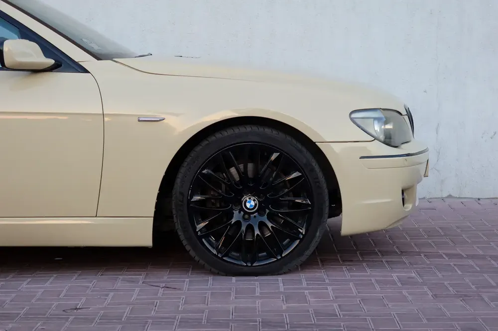 BMW 7-Series 740i 2007 | GCC Specs | Luxury Sedan - Image 6
