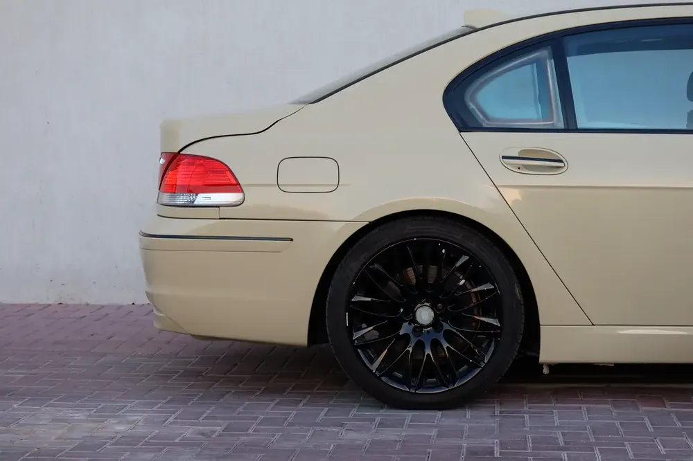 BMW 7-Series 740i 2007 | GCC Specs | Luxury Sedan - Image 7