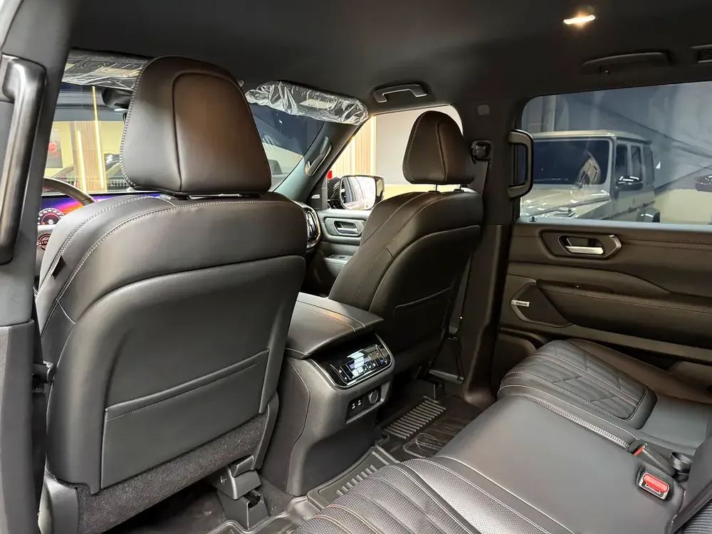 2025 Nissan Armada Platinum - American Specs - Pristine Condition - Image 16