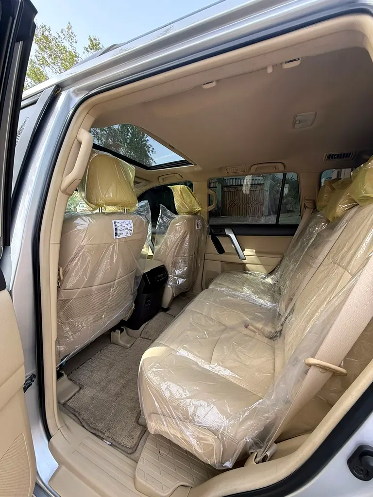Toyota Prado VXR 2015 - GCC Specs - Perfect Condition - Image 10