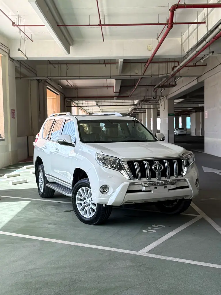 Toyota Prado VXR 2015 - GCC Specs - Perfect Condition - Image 11