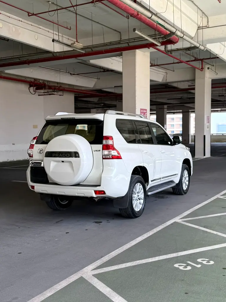 Toyota Prado VXR 2015 - GCC Specs - Perfect Condition - Image 14