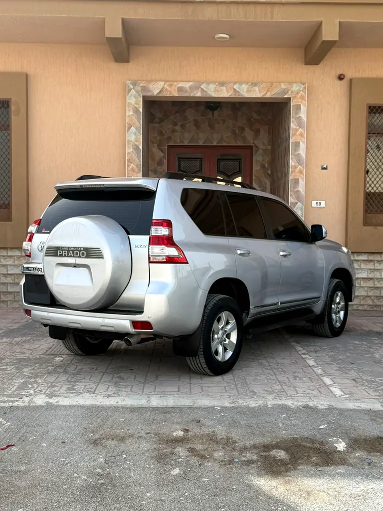 Toyota Prado VXR 2015 - GCC Specs - Perfect Condition - Image 6