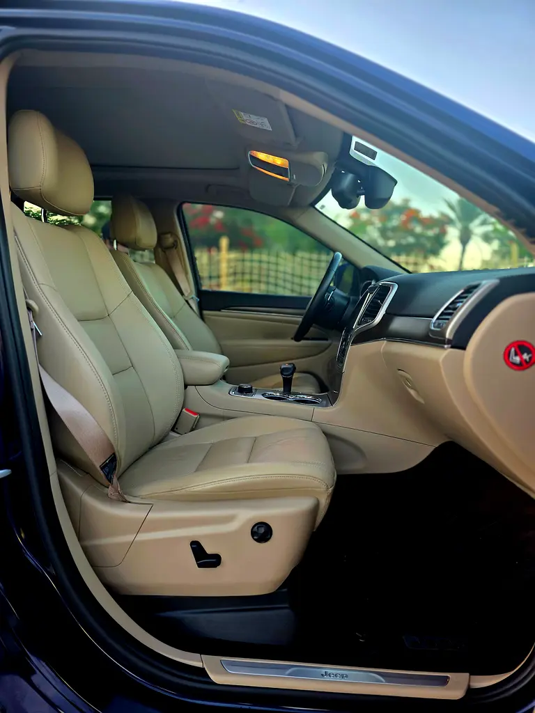 Jeep Grand Cherokee Limited 2015 GCC Specs fully agency maintained - Image 10