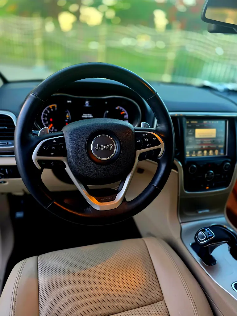 Jeep Grand Cherokee Limited 2015 GCC Specs fully agency maintained - Image 11