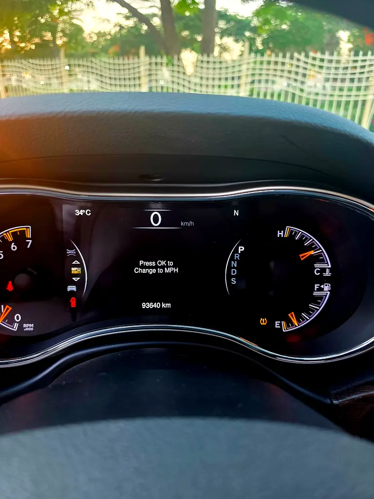 Jeep Grand Cherokee Limited 2015 GCC Specs fully agency maintained - Image 13