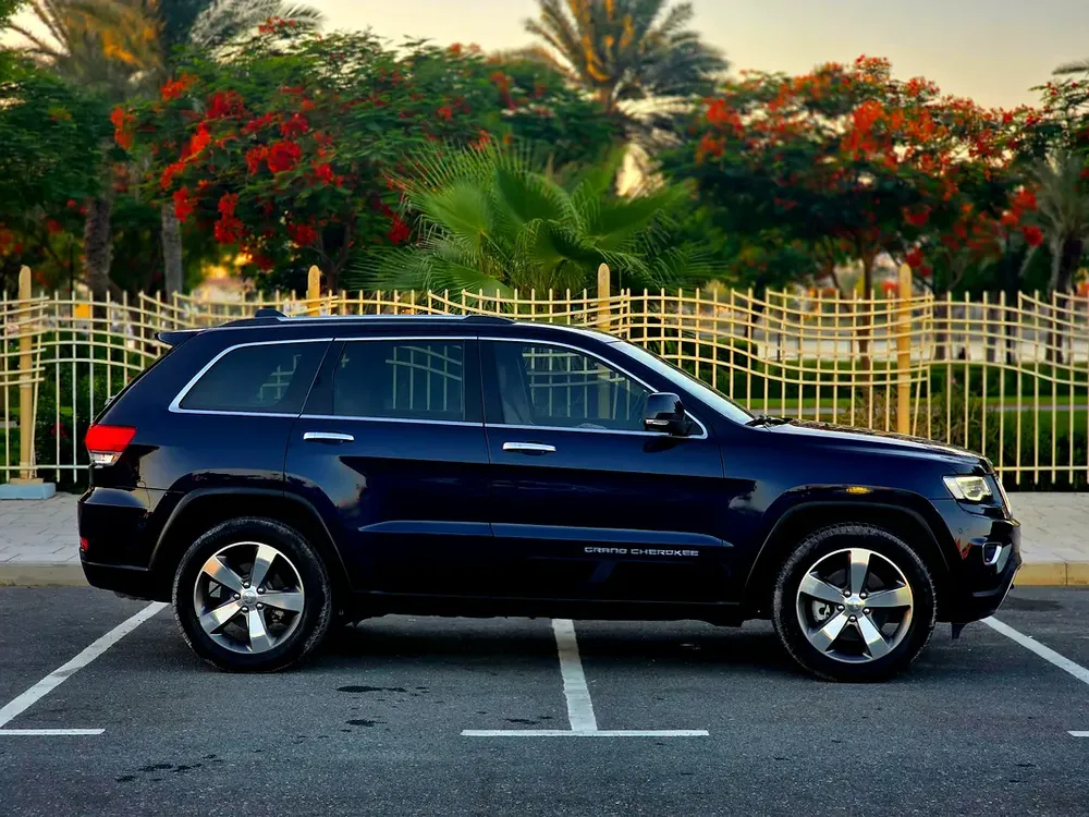 Jeep Grand Cherokee Limited 2015 GCC Specs fully agency maintained - Image 8