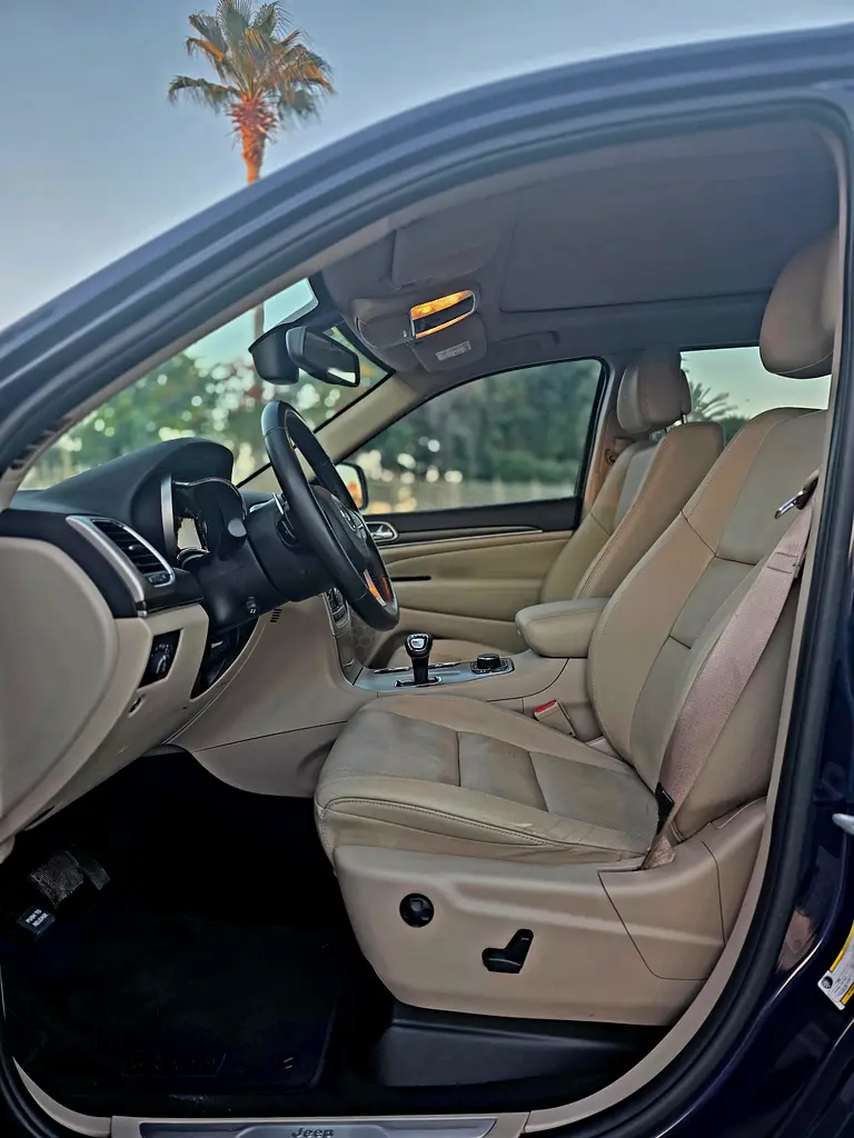 Jeep Grand Cherokee Limited 2015 GCC Specs fully agency maintained - Image 9