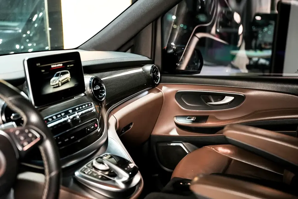 Mercedes-Benz V-Class V 250, 2020, GCC Specs - Image 11