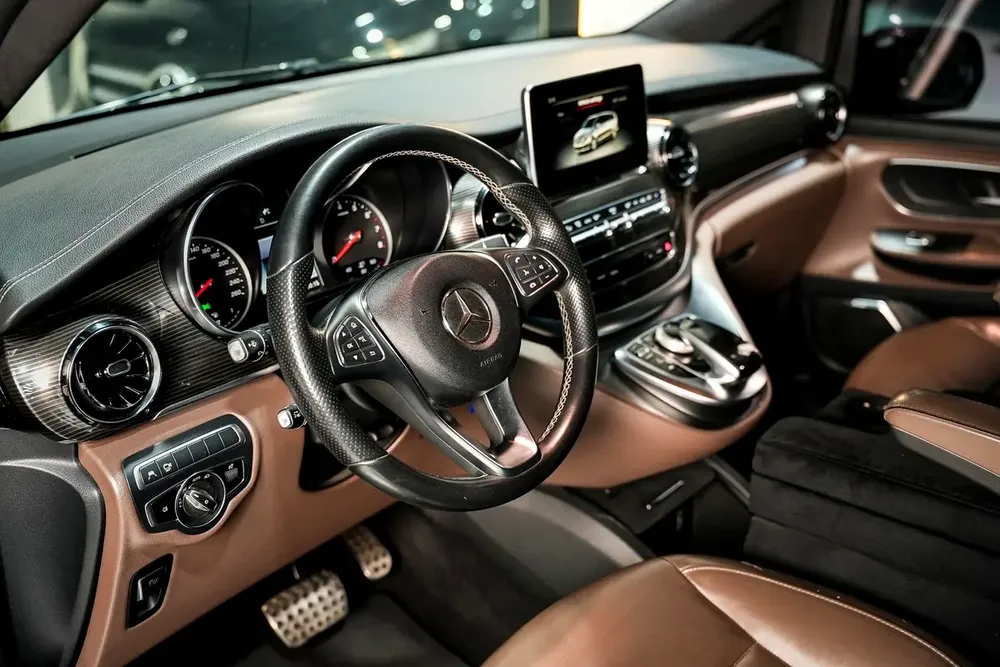Mercedes-Benz V-Class V 250, 2020, GCC Specs - Image 5