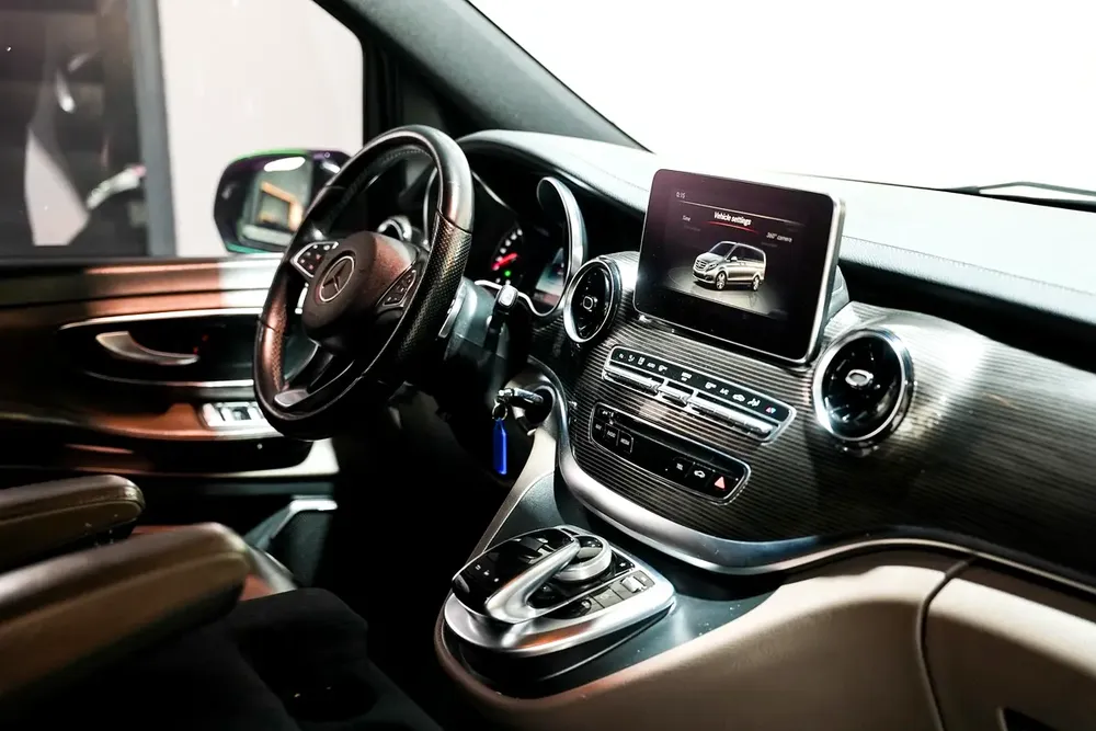 Mercedes-Benz V-Class V 250, 2020, GCC Specs - Image 9