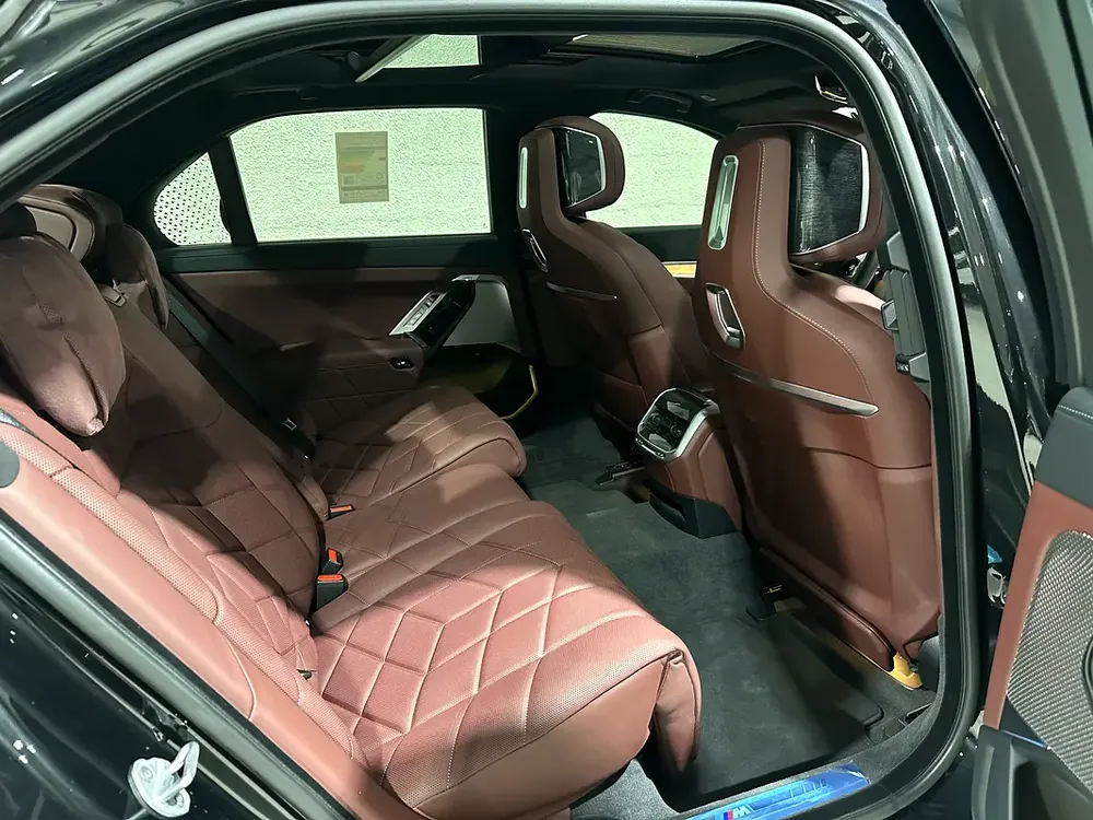 M-SPORT PRO -- BMW WARRANTY  SERVICE -- 735i - Image 12