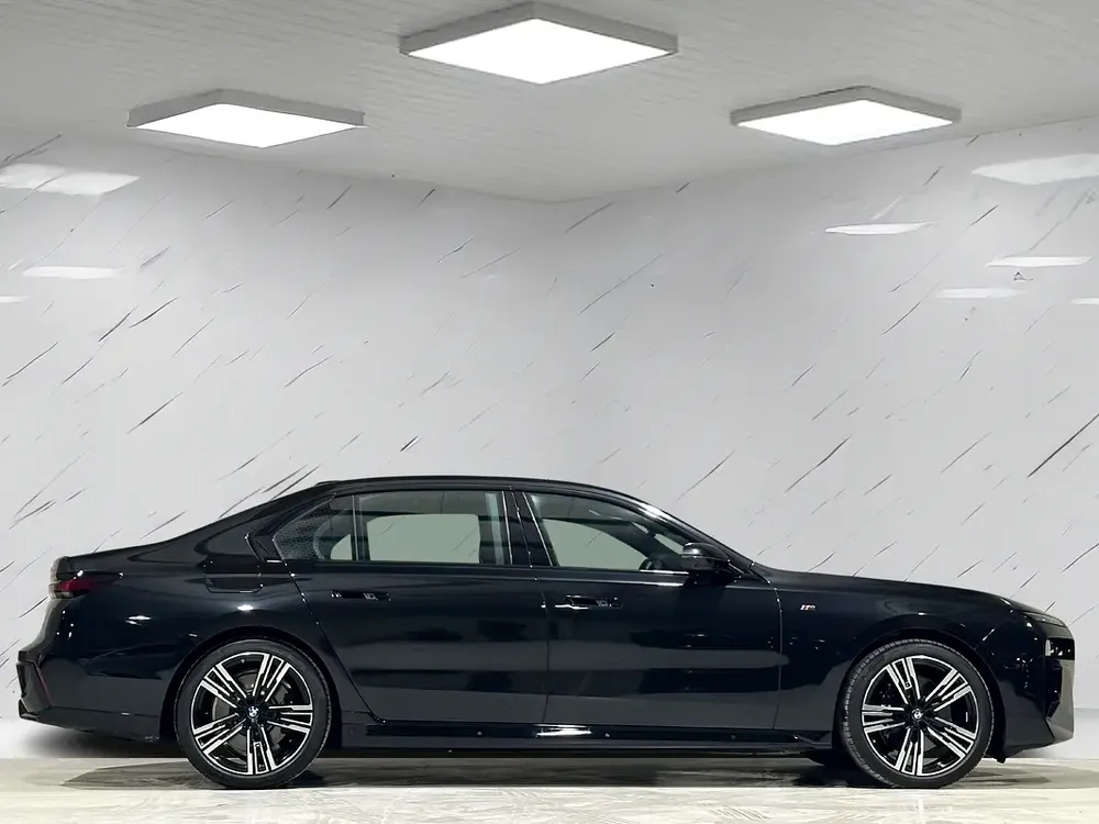 M-SPORT PRO -- BMW WARRANTY  SERVICE -- 735i - Image 4