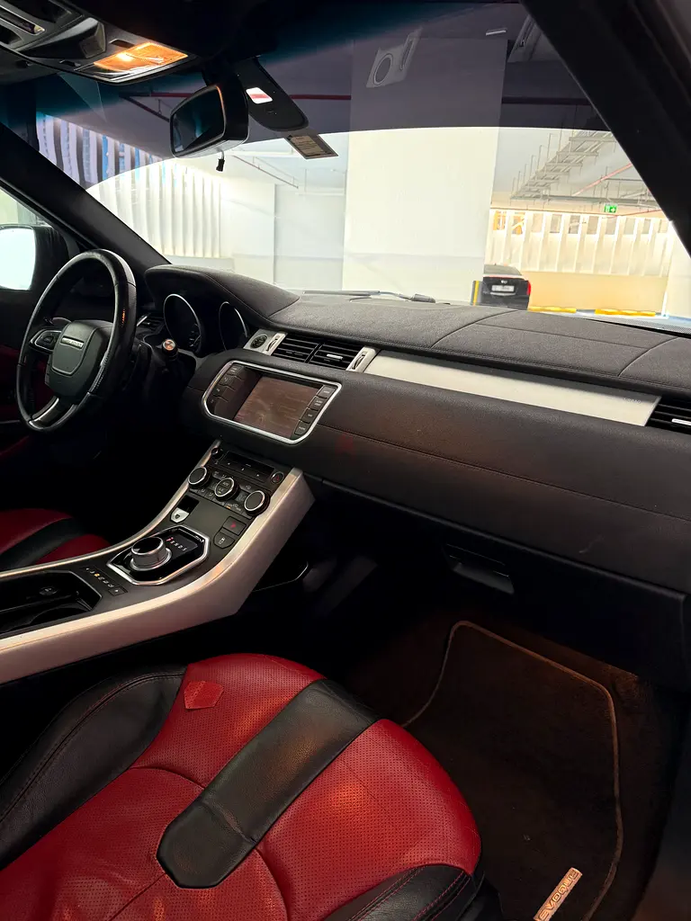 Range Rover evoque GCC panoramic exellent condition - Image 11