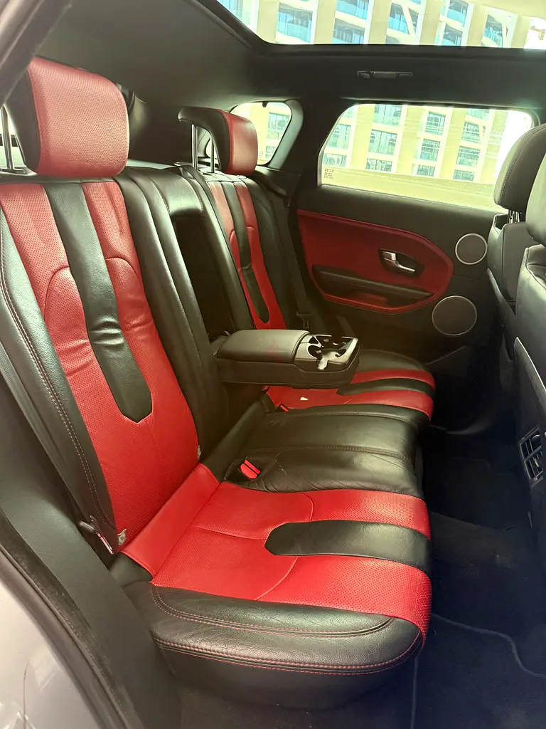 Range Rover evoque GCC panoramic exellent condition - Image 13