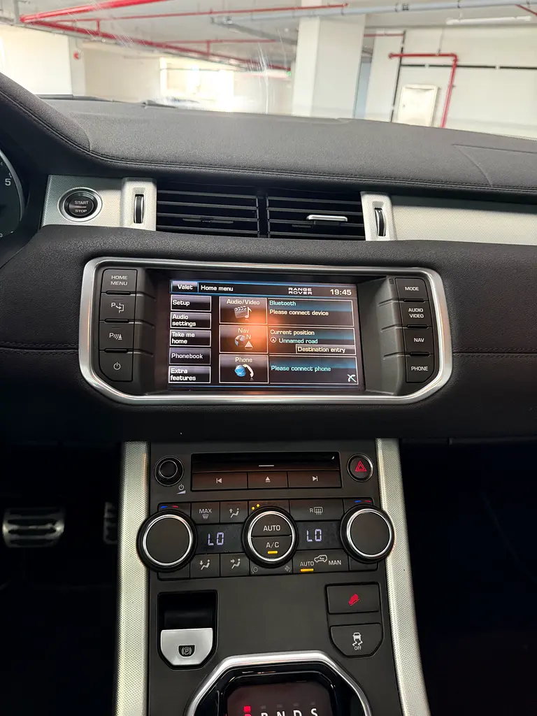 Range Rover evoque GCC panoramic exellent condition - Image 18