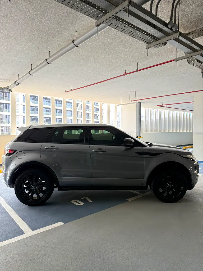 Range Rover evoque GCC panoramic exellent condition - Image 4