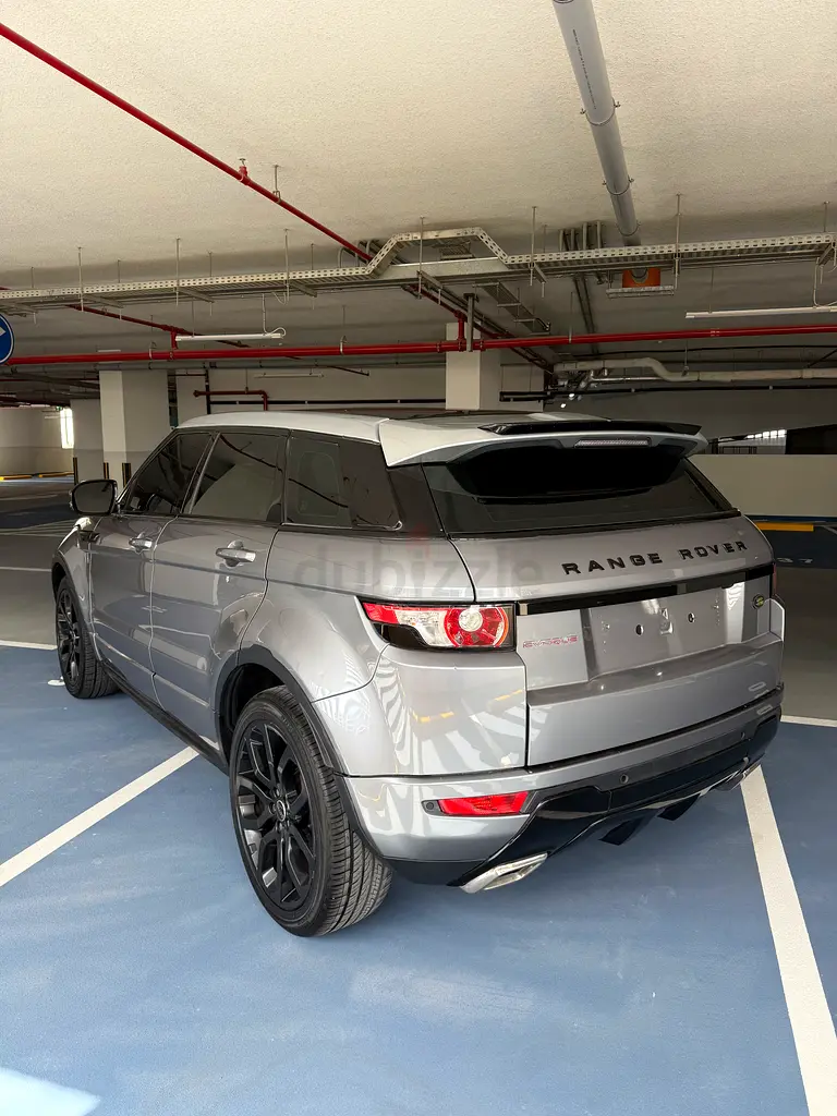 Range Rover evoque GCC panoramic exellent condition - Image 8