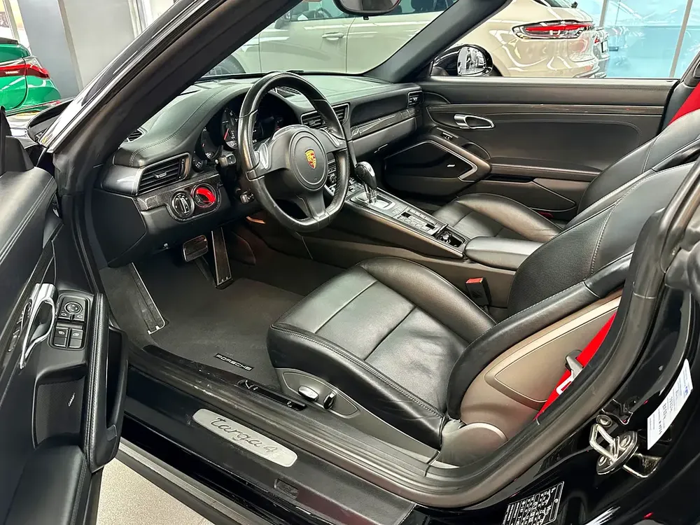 991.1 Porsche 911 Targa 4 Flat 6 3.4L | High Specked | GCC | Full Agency Maintained | Warranty - Image 5