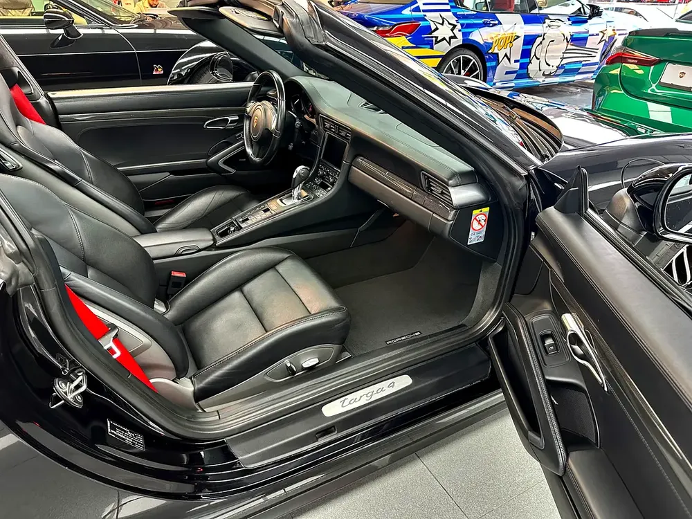 991.1 Porsche 911 Targa 4 Flat 6 3.4L | High Specked | GCC | Full Agency Maintained | Warranty - Image 6
