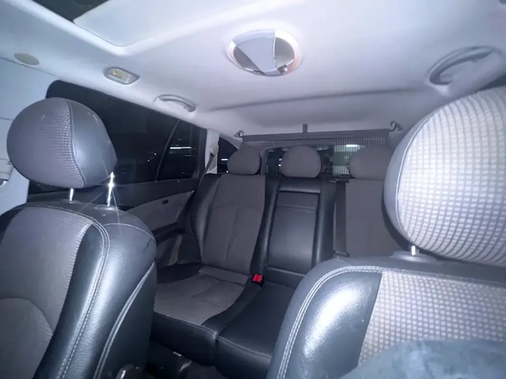 Mercedes-Benz 2004 E320 Wagon in great condition - Image 13