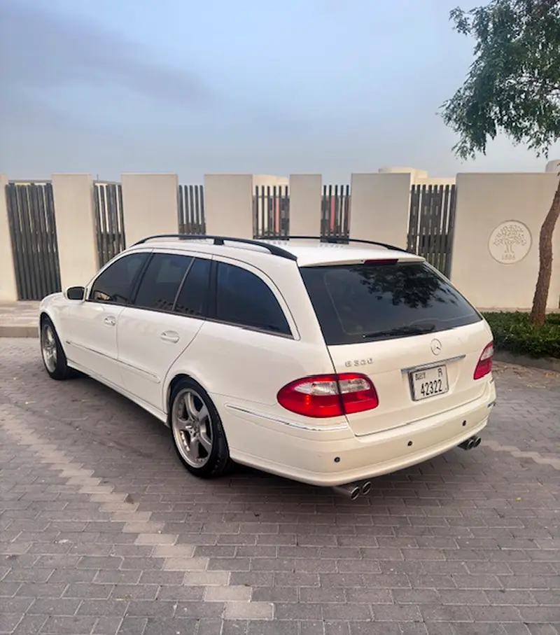 Mercedes-Benz 2004 E320 Wagon in great condition - Image 4