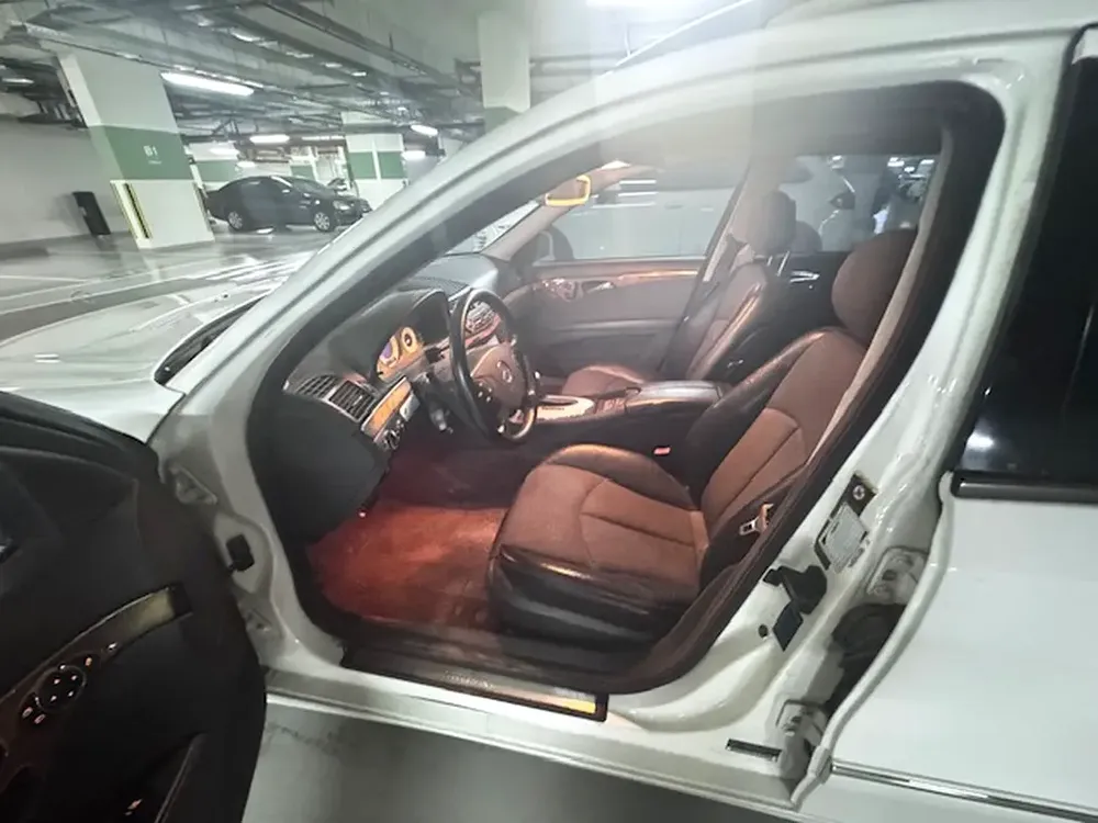 Mercedes-Benz 2004 E320 Wagon in great condition - Image 8