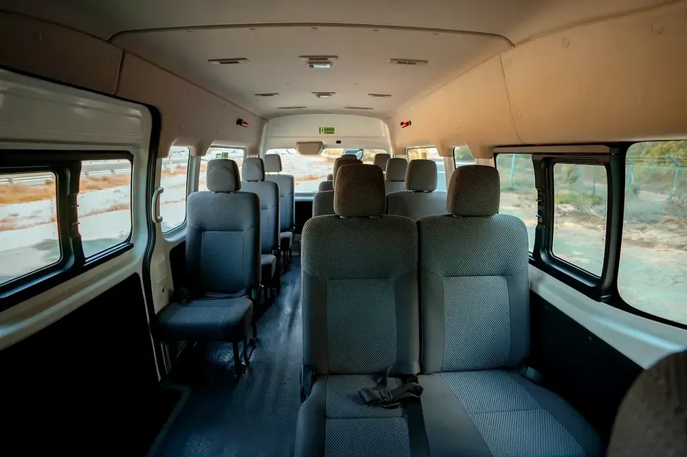 High-Roof 13-Seater Passenger Van | Manual | GCC Specs | Ref#N67836 - Image 10